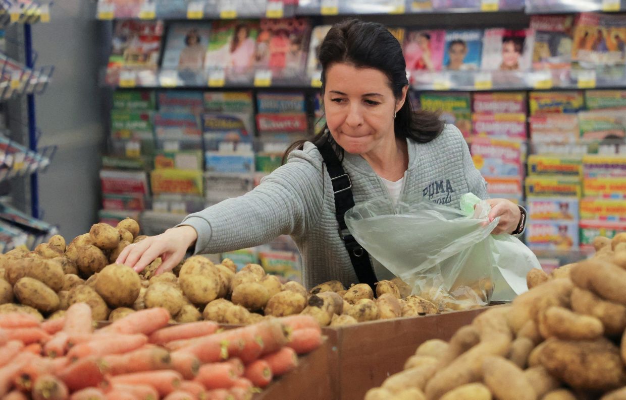 A customer picks potatoes at a supermarket in Saint Petersburg, Russia May 30, 2025. — REUTERS/Anton Vaganov/File Photo