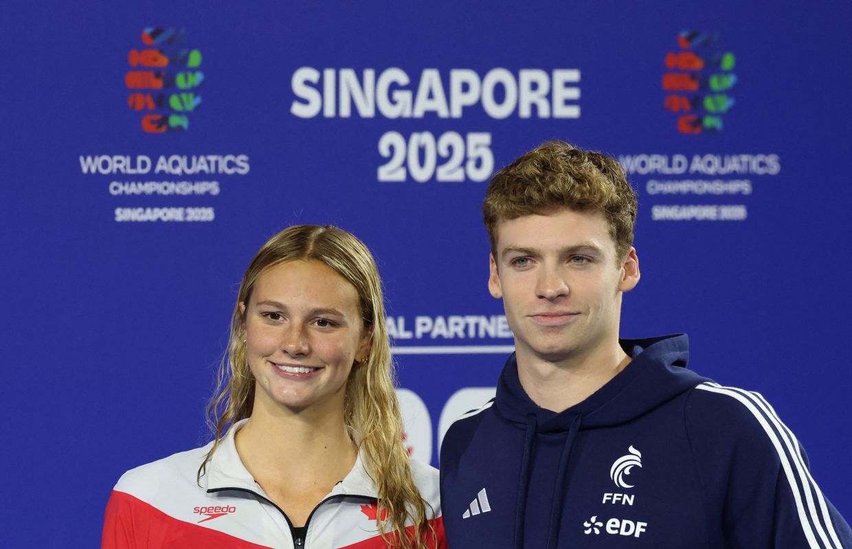 Gold medallist Canada's Summer McIntosh and France's Leon Marchand celebrate after winning the best female and male swimmer of the World Aquatics Championships in Singapore. Photo: REUTERS/Hollie Adams