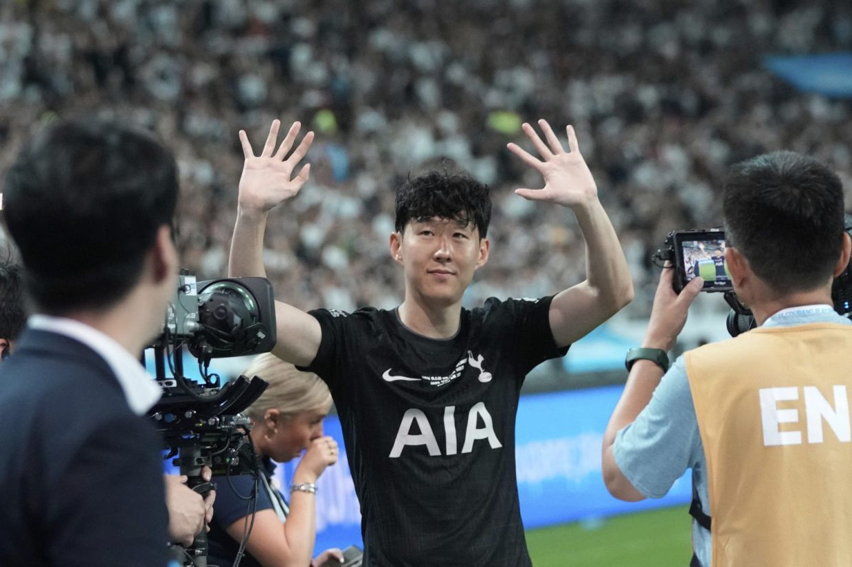Tottenham Hotspur's Son Heung-min waves after the pre-season friendly match against Newcastle United at Seoul World Cup Stadium in Seoul, South Korea, Sunday, Aug. 3, 2025. It is his farewell game for Spurs, the team he has played for more than a decade. -- AP Photo/Ahn Young-joon