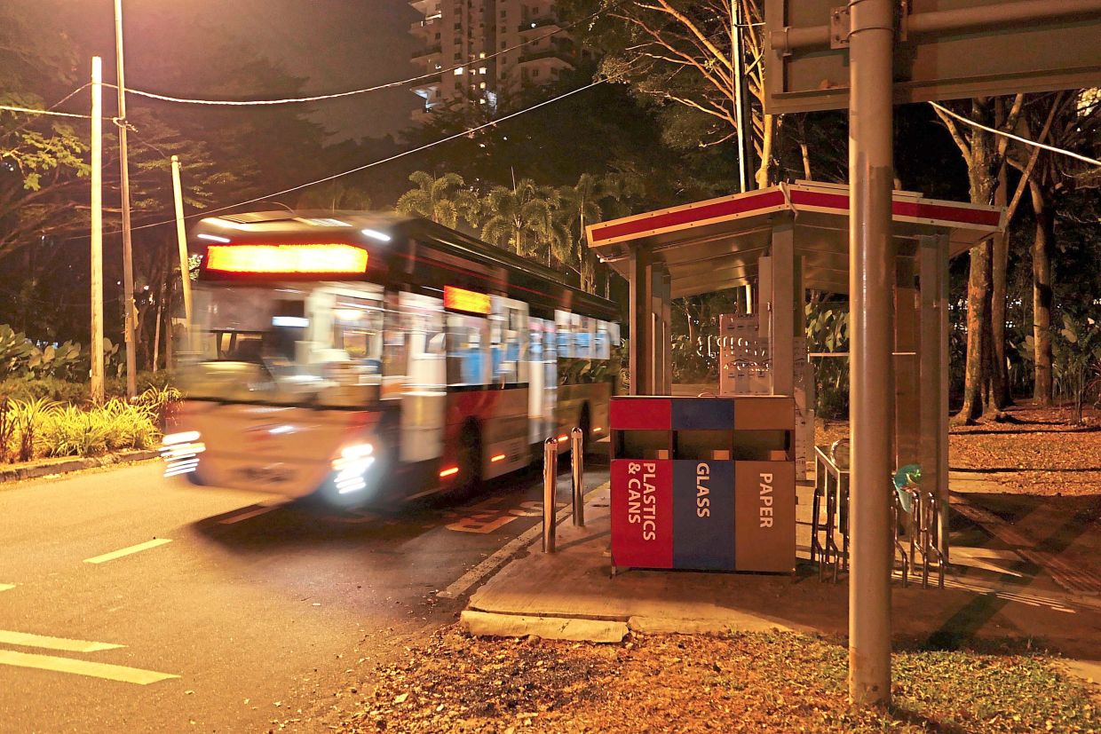 An unlit bus stop in Jalan PJU8/1 in Petaling Jaya, Selangor.