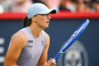Tennis-Swiatek sinks, Osaka shines at Canadian Open