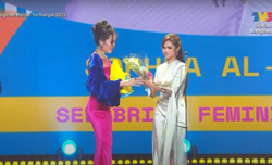 Actress Bella Astillah had to present award to ex-husband’s rumoured fling