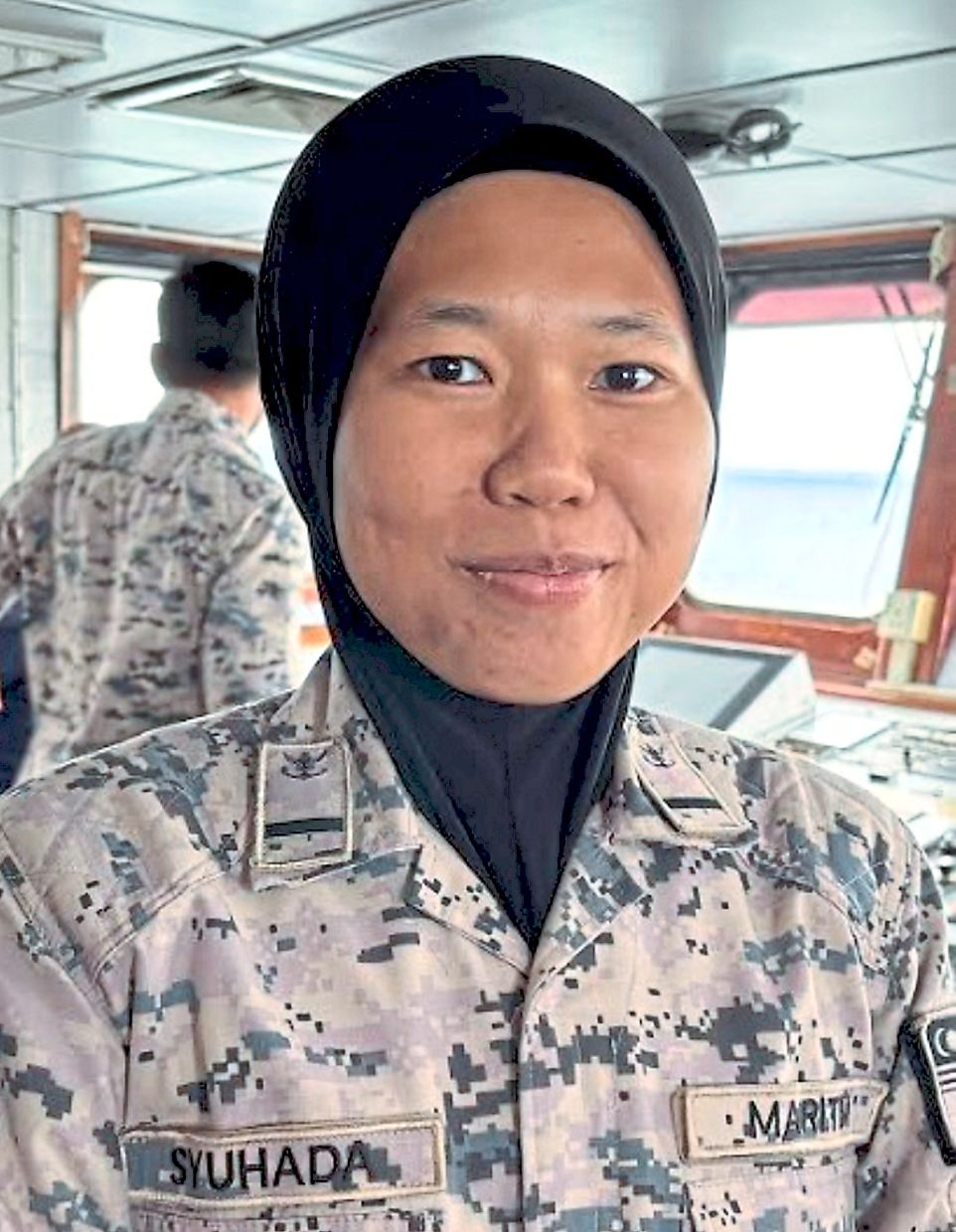 Acting maritime sub-lieutenant Nur Syuhada Faizah Mohammad Yazid said that her love of uniformed bodies led her to join the agency. She served as the KM Langkawi boarding party team leader.