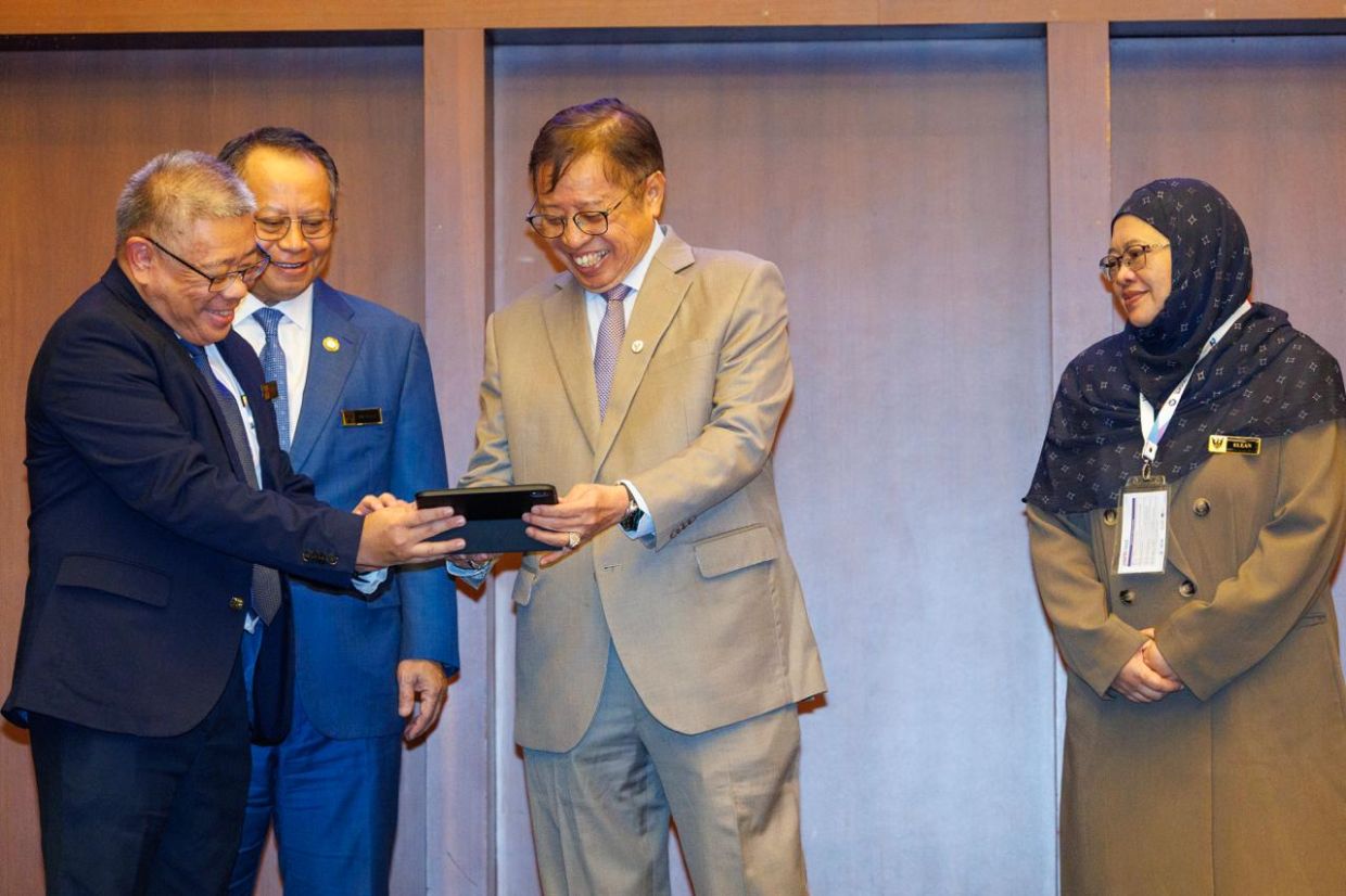Sarawak maintains fiscal strength amid global challenges, says Abang Johari