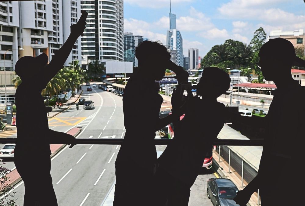 Two Form 1 students plead guilty to slapping classmate in Kajang mall