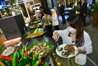 How to eat well at a buffet without overeating