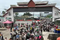 Cambodian workers flock home from Thailand after clashes