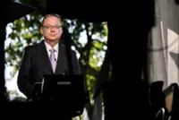 Apple to pledge $100 billion for US manufacturing, White House official says