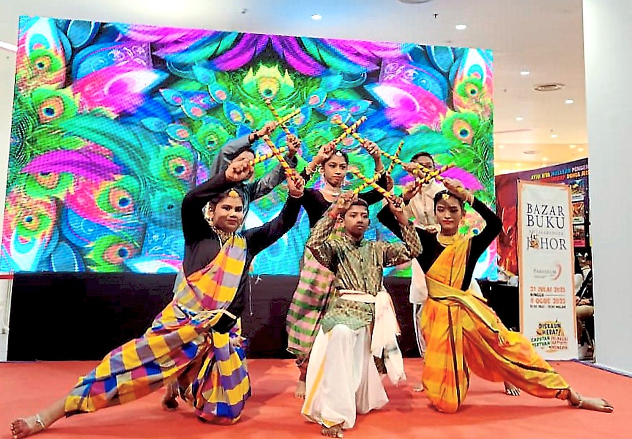 Activities at JIBB include cultural and musical performances (above) and a caricature booth (right) where visitors get their faces immortalised on paper.