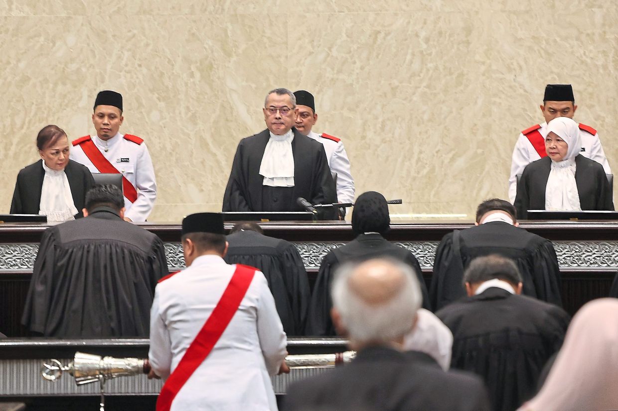 Judicial milestone: Wan Ahmad Farid (centre) at a ceremony honouring his appointment at the Palace of Justice in Putrajaya. Also present are Chief Judge of Malaya Tan Sri Hasnah Mohammed Hashim (left) and Chief Judge of Sabah and Sarawak Datuk Azizah Nawawi (right). — Bernama