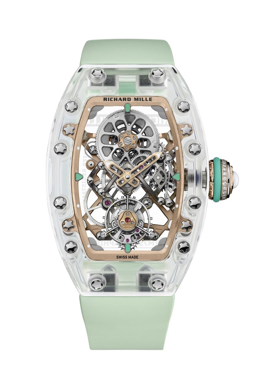The model in clear sapphire recalls the surface of waves with its case, while its sea-green rubber strap suggests the seabed and dreamy tropical beaches.