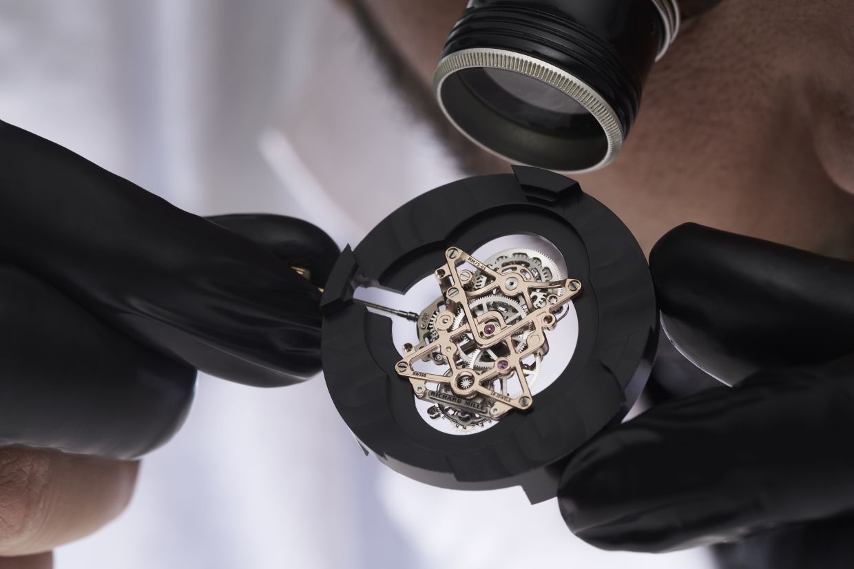 The RM75-01 calibre boasts exceptional precision and reveals an unexpected complexity due to its bold architecture.