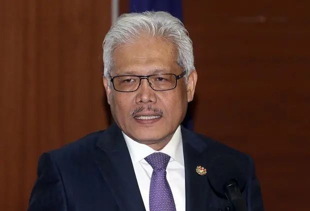 Opposition leader demands clarity over status, seating arrangement of six MPs no longer with Perikatan
