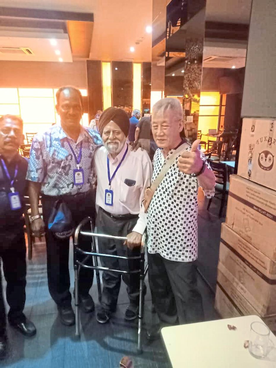 (From right) Kenny Ooi, the writer, Vesunathan Munusamy and Kumaran Kunjamboo.