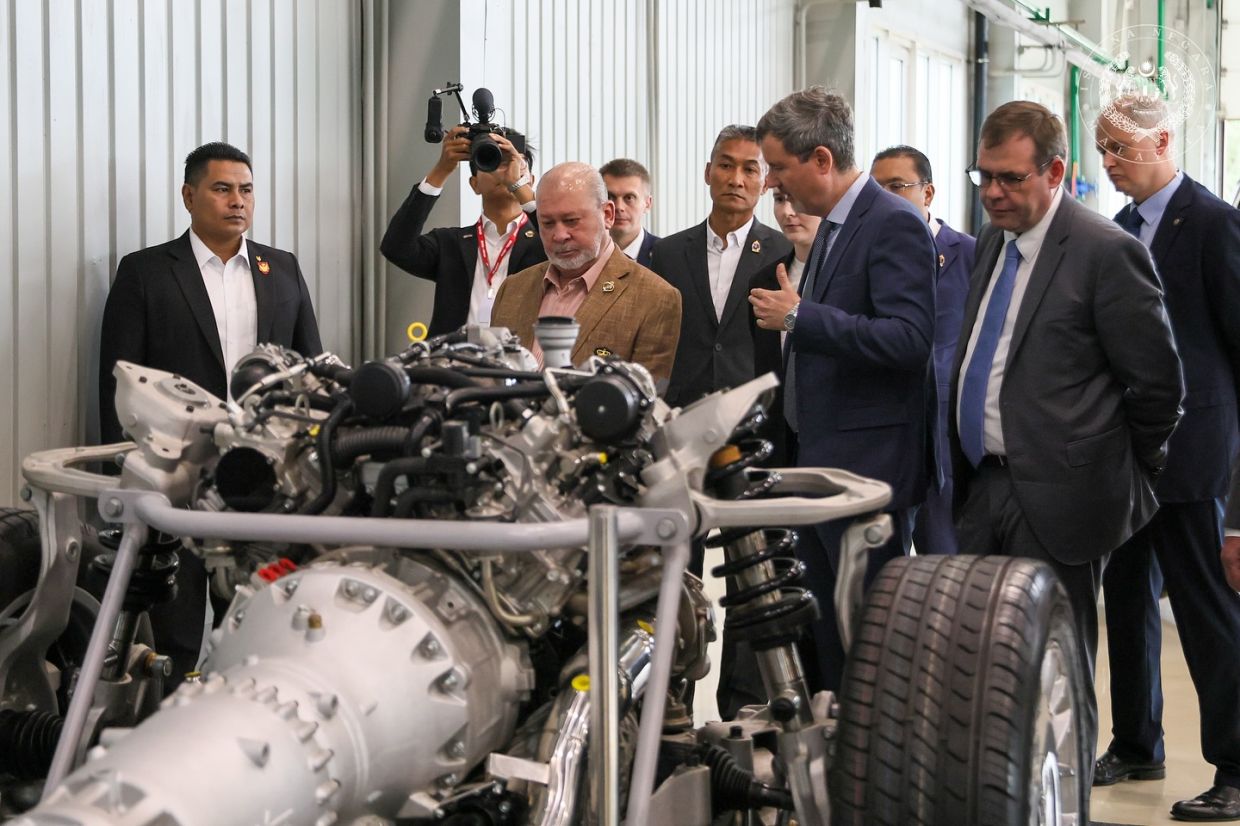 Sultan Ibrahim visits Russia’s leading automotive research centre in Moscow