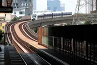 QuickCheck: Was a man detained for crossing the LRT tracks at Masjid Jamek station?