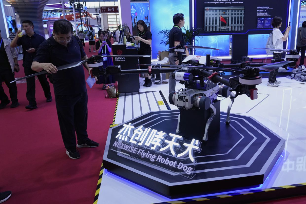 Dogs of war: China touts killer robot &#039;wolves&#039;