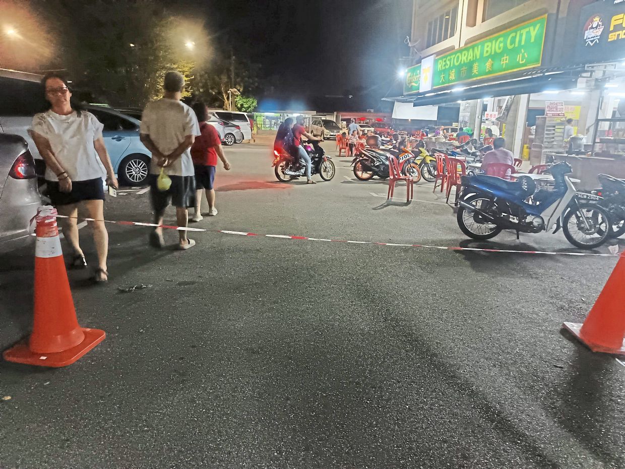 Some eateries and shops remain open during the night market, catering to customers alongside the stalls.