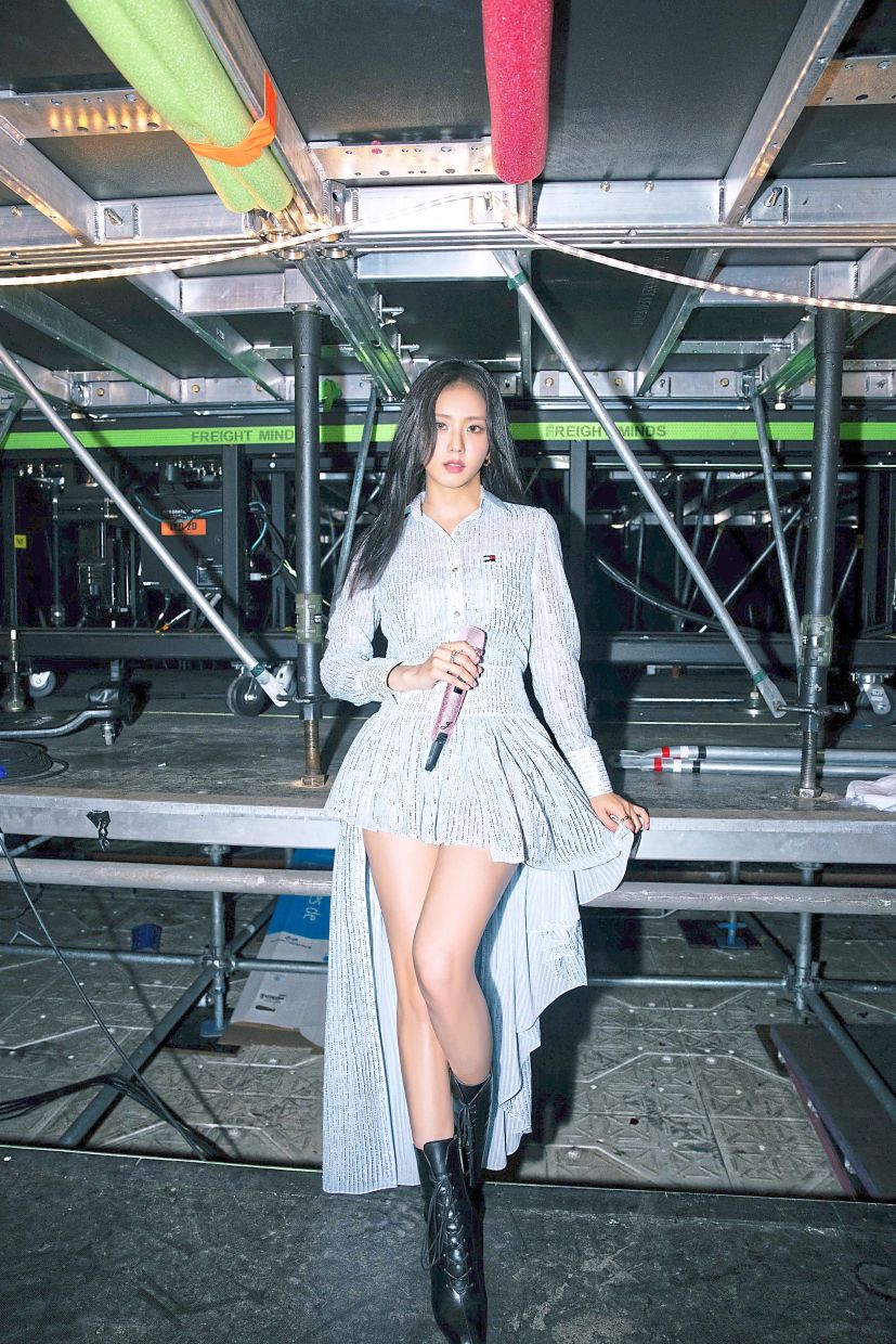 Sa garde-robe de tournée actuelle comprend des marques bien connues. Photo: Tommy Hilfiger