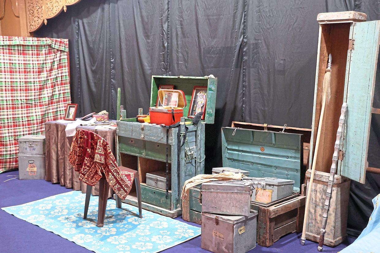 An installation offers a behind-the-scenes glimpse of where Chinese opera performers get into costume and apply their make-up. Photo: The Star/Art Chen