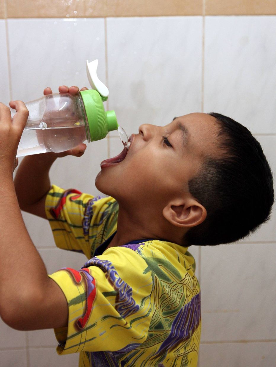 Preventing type 2 diabetes can involve steps as simple as cutting back on sugary drinks and getting children used to drinking plain water as their default beverage.