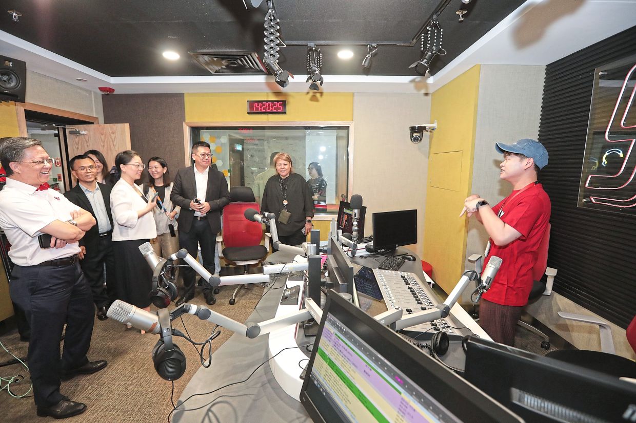 (From left) Chan, Chen Shuhuan, Zhou, Chen Xiaodan, Niu and Woo during the tour of 988 FM’s studio in Menara Star.
