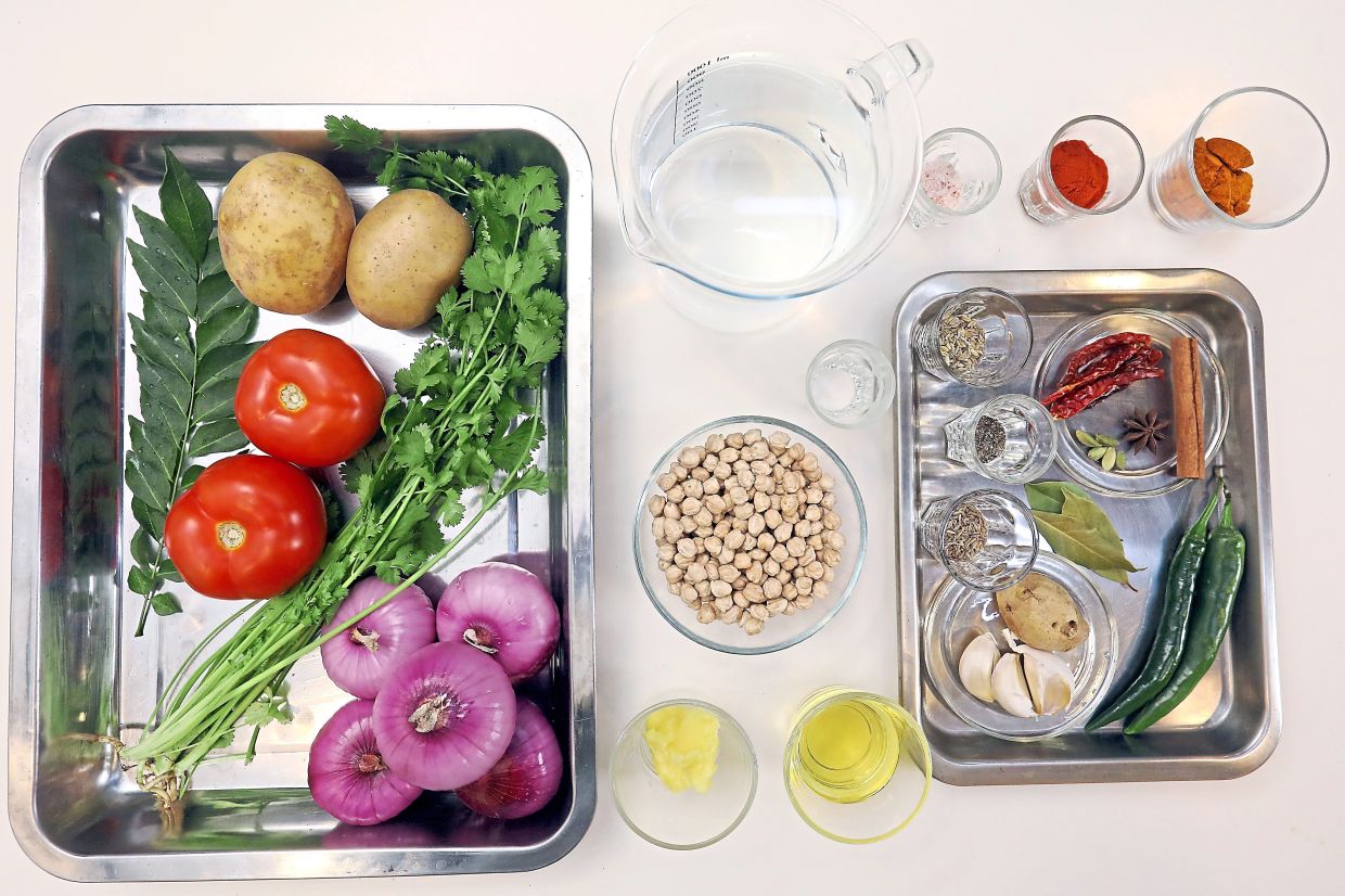 The flavour of chickpea curry comes mainly from tomatoes and onions.