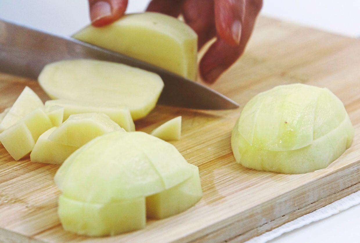 Dice the potatoes into bite-sized pieces.