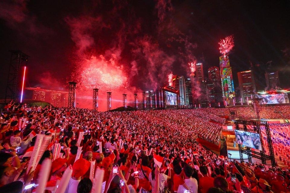 Fireworks above the Padang during the National Day Parade on Aug 9. -- ST PHOTO: SHINTARO TAY