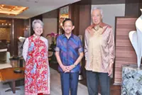 Brunei Sultan attends high tea in Singapore