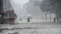 Roads waterlogged, over 180 flights delayed as heavy rains lash the Indian capital and its outskirts