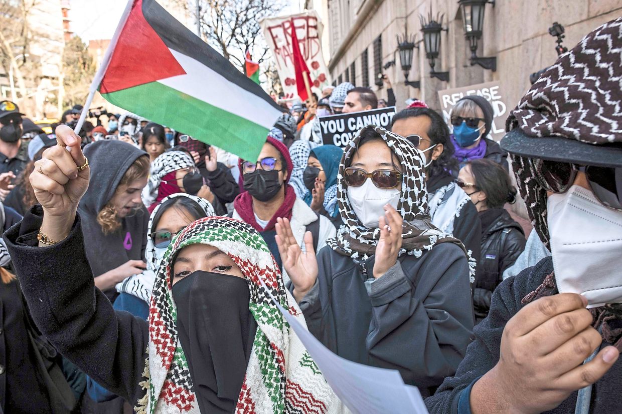 Demonstrators rallying to demand the release of Mahmoud Khalil, a Palestinian activist and former Columbia University student, in New York in March.— Dave Sanders/The New York Times
