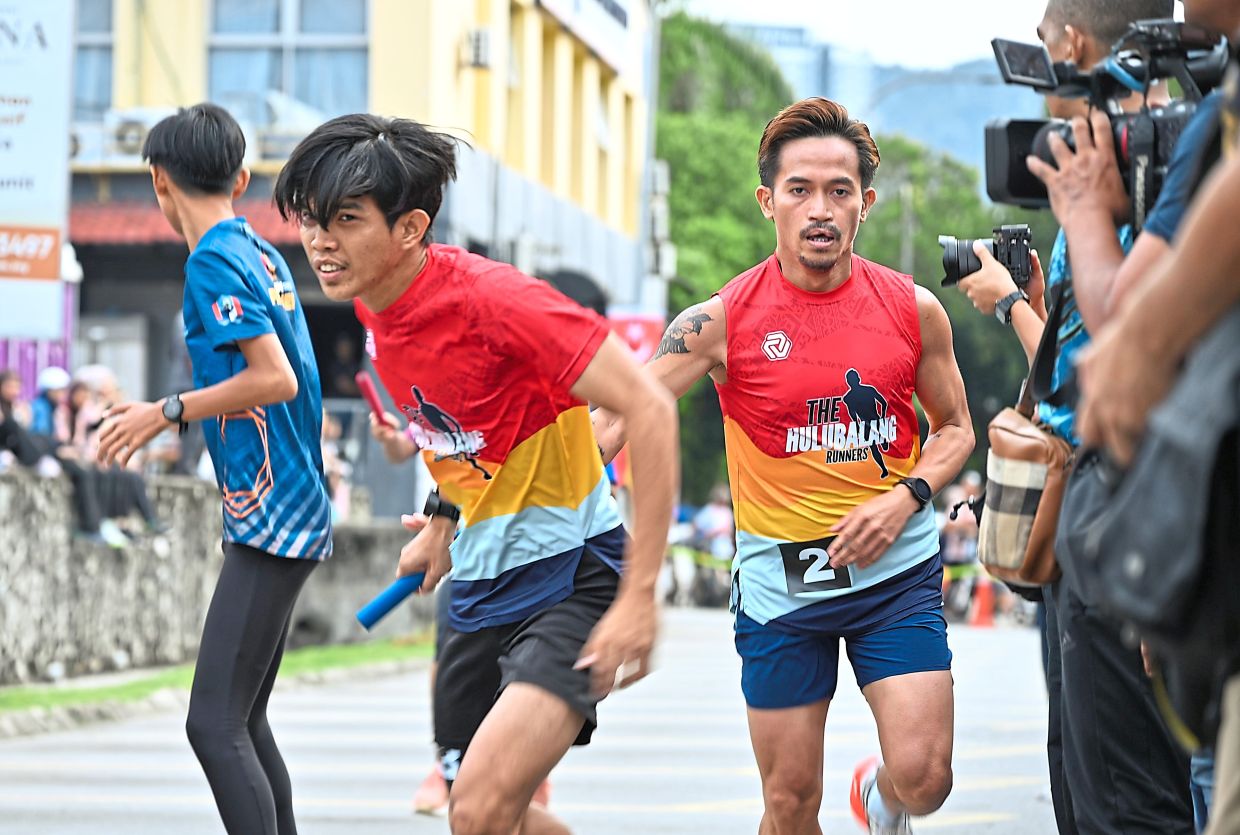 Participants taking part in the Melawati coffee run and ride.