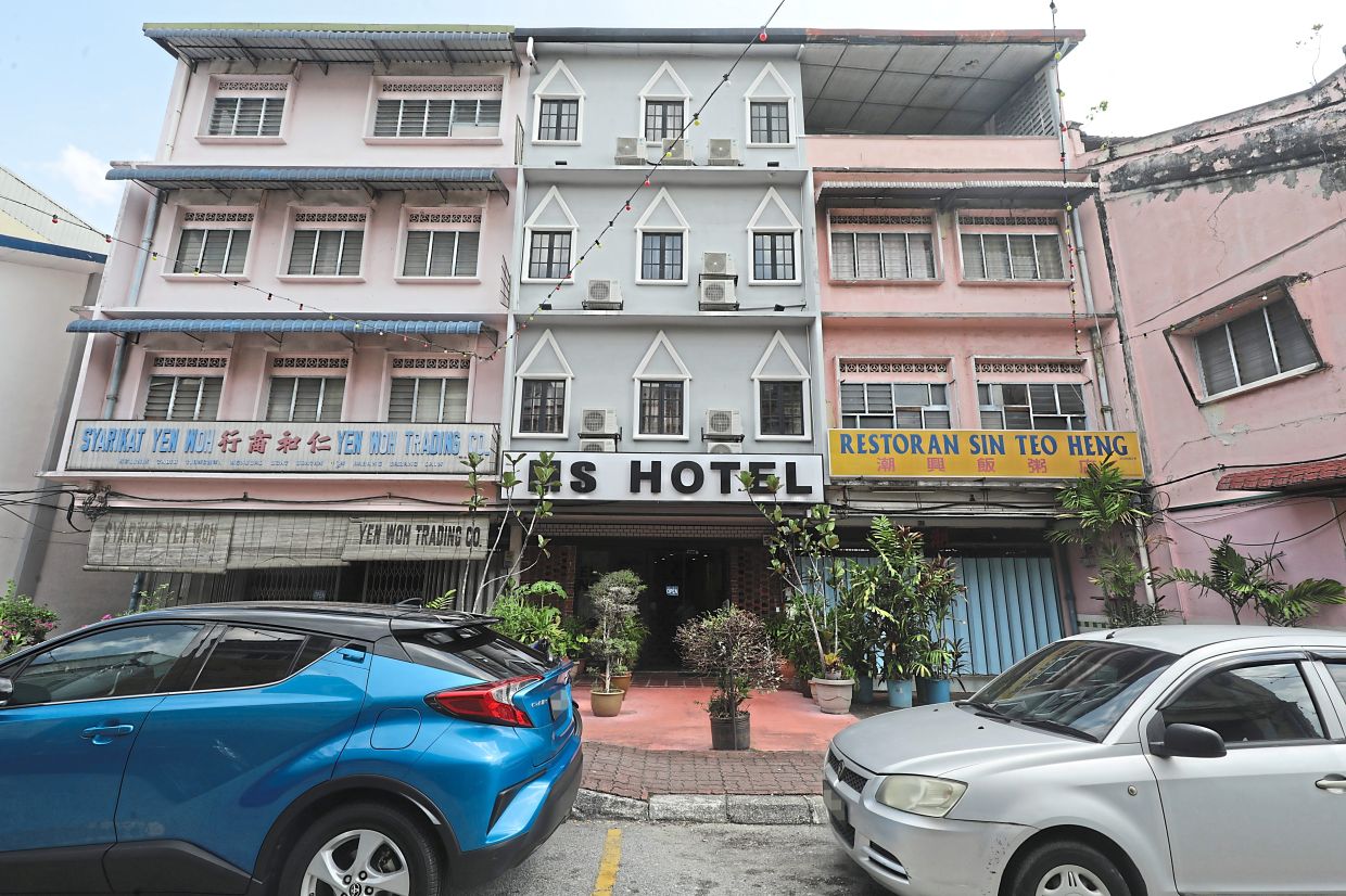 A hotel housed in a pre-war building at Jalan Stesen 1.
