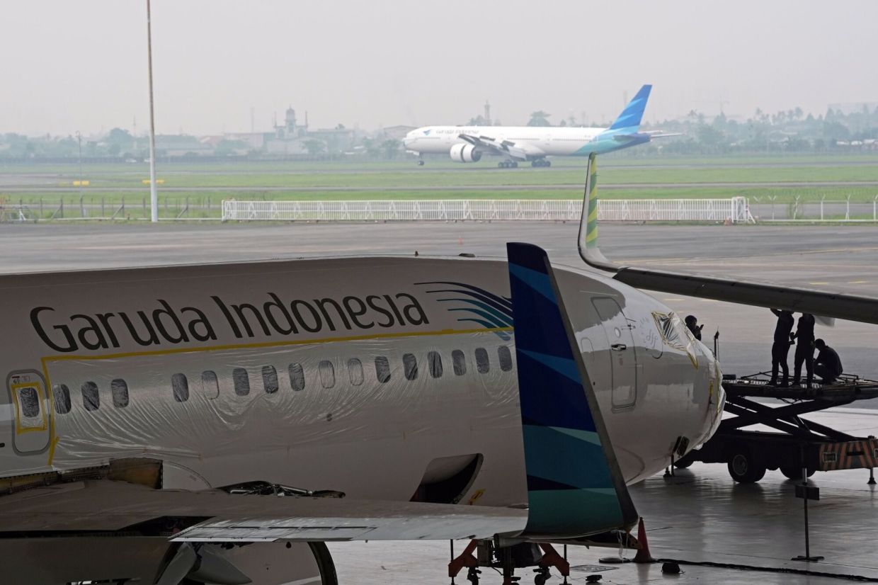 A Boeing Co. 737-800 aircraft, front, at PT Garuda Indonesia's maintenance hangar at Soekarno-Hatta International Airport in Tangerang, Indonesia, on Monday, Aug. 11, 2025. Garuda is scheduled to report second-quarter results on Aug. 13. -- Photographer: Dimas Ardian/Bloomberg