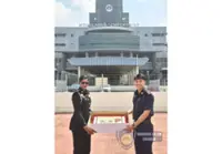 Cake and flowers from Malaysia to Singapore