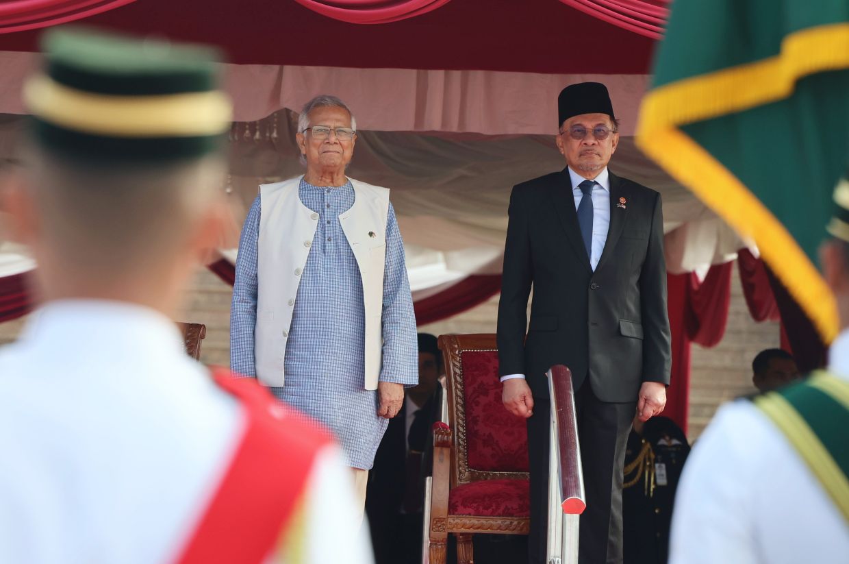 Glavni svetovalec Bangladeša, Muhammad Yunus, prispel na uradni obisk v Malezijo