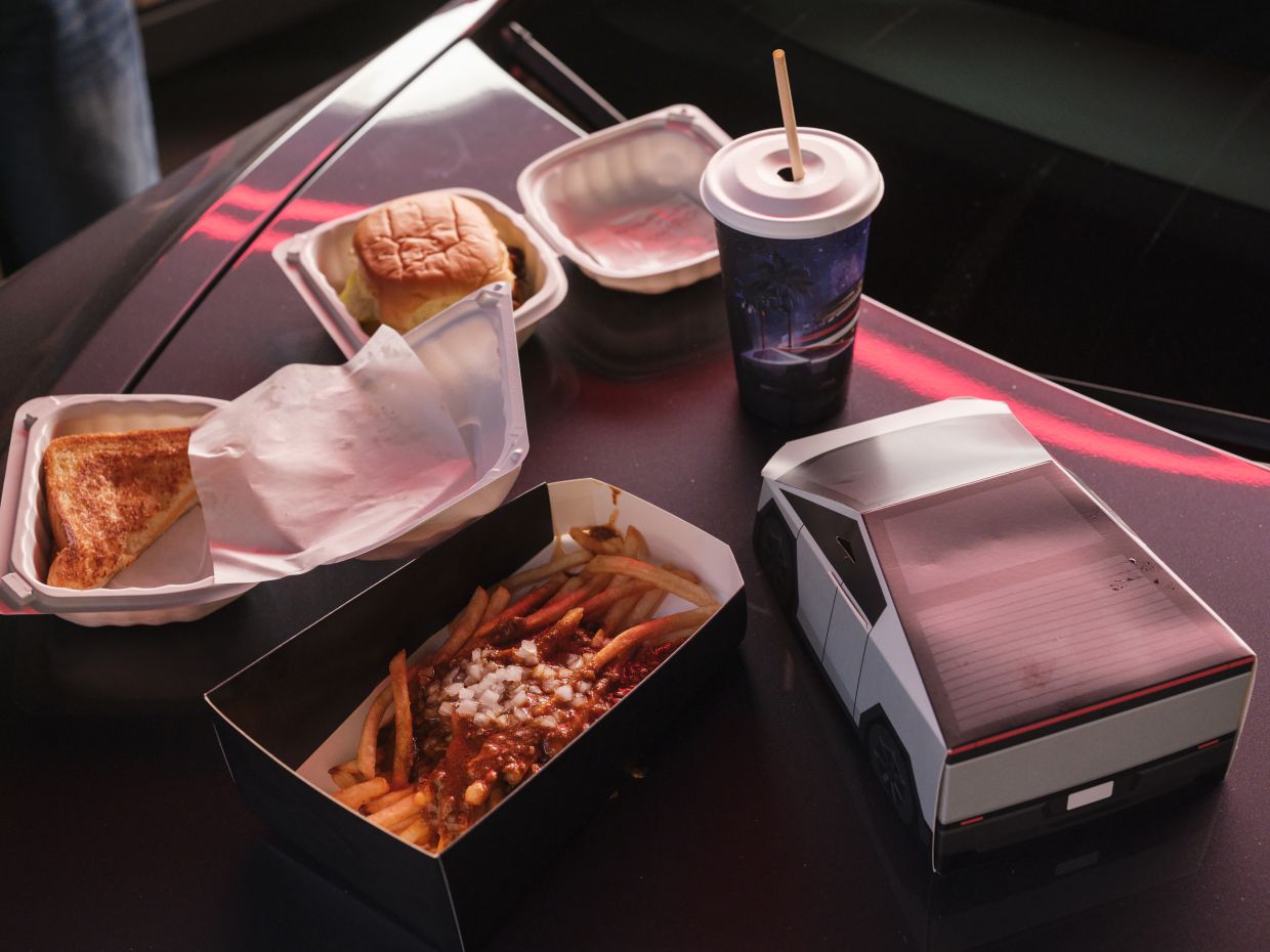 Chili cheese fries, a burger and a grilled cheese sandwich at the Tesla Diner in Los Angeles in August 2025. The new restaurant from the electric car giant is a smash burger and content machine, drawing Elon Musk’s fans and protesters. (Zach Callahan/The New York Times)