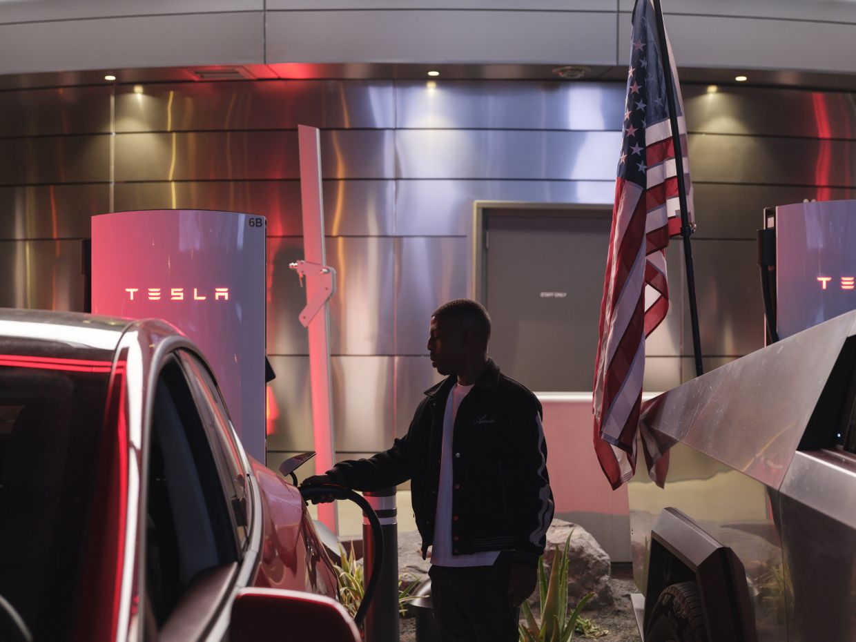 Tesla drivers charge their cars at the Tesla Diner in Los Angeles.