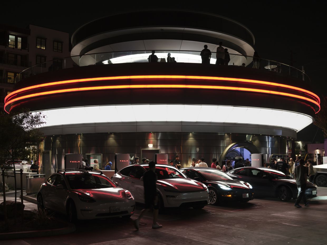 The new restaurant from the electric car giant is a smash burger and content machine, drawing Elon Musk’s fans and protesters.