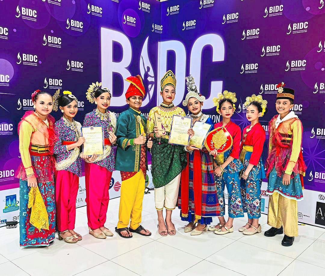 Talented dancers from SK Taman Megah proudly showcased Malaysia’s rich cultural heritage at the competition.