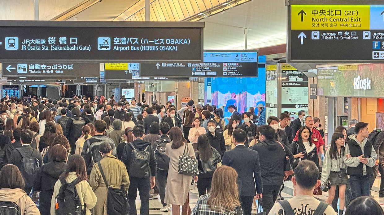 With its sleek re-development, Osaka’s Umeda Station is now surrounded by skyscrapers, top-tier hotels, and shopping complexes.