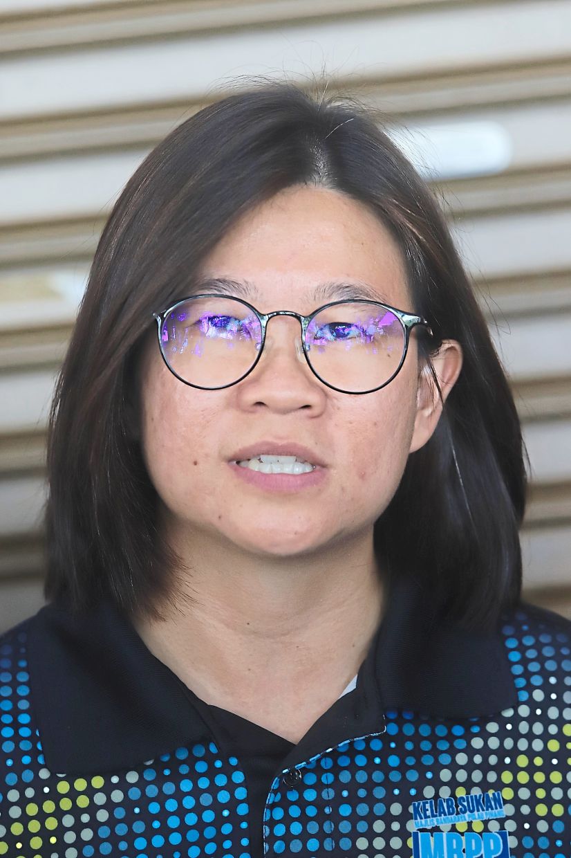 Tan: Difficulties faced by the community include vandalismand damage to facilities.