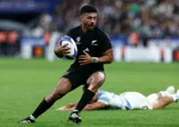 Rugby-'Big boys' Barrett, McKenzie can handle Mo'unga return, says NZ coach Robertson