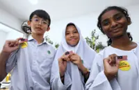 RM8.4mil spent on procuring Jalur Gemilang badges for 5.14 million students, Fadhlina tells Parliament