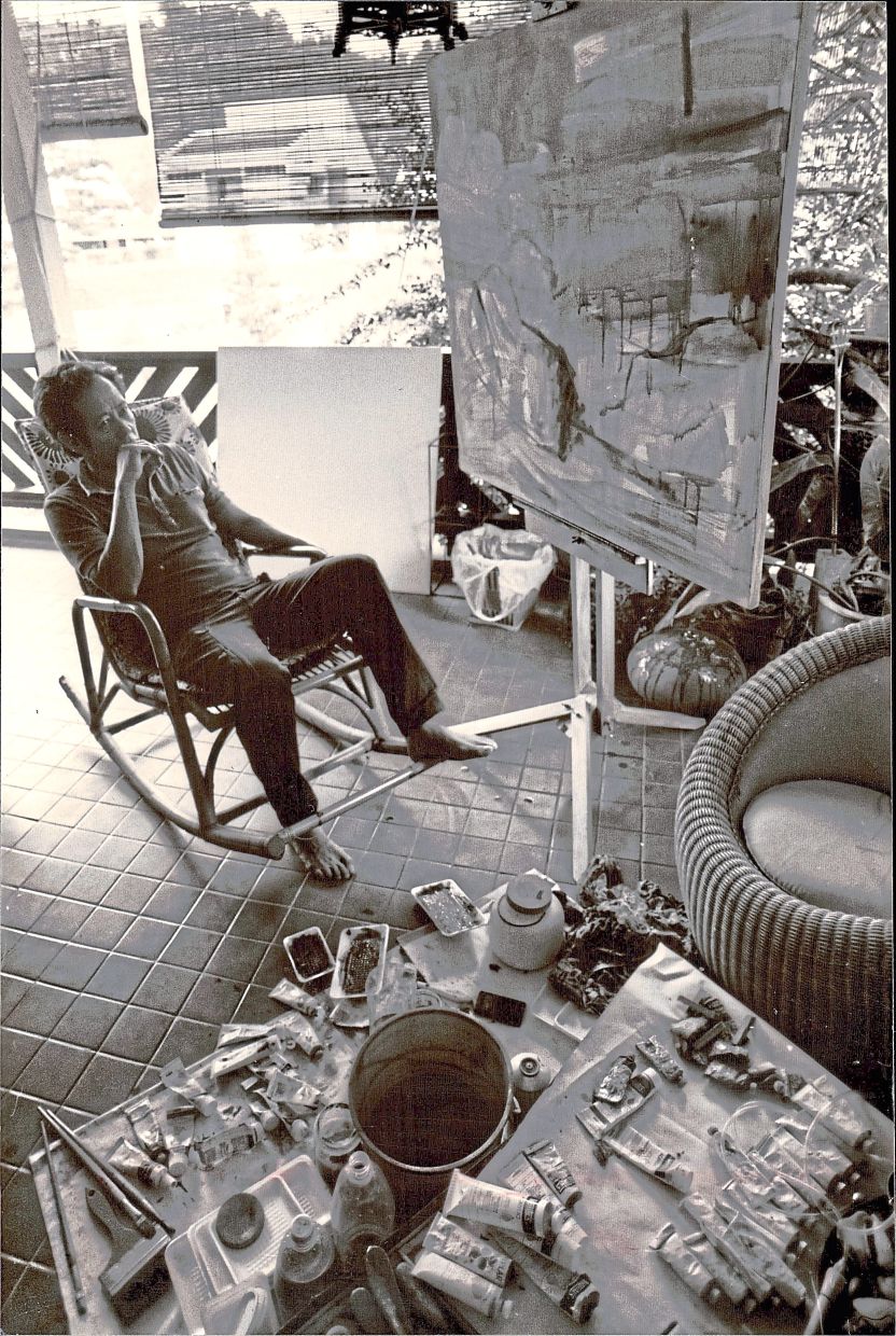 Yeoh pauses in reflection during a 1985 painting session at his home studio in Ampang, Selangor. Photo: The Star/Filepic