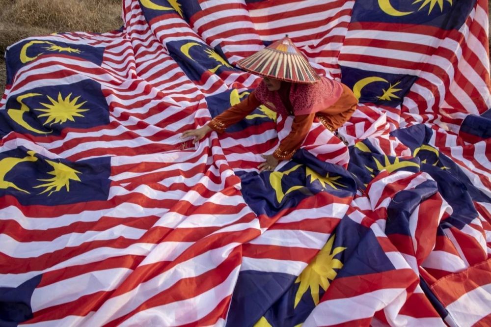 Civil servants in Negri urged to fly Jalur Gemilang at home for National Day celebrations, says MB