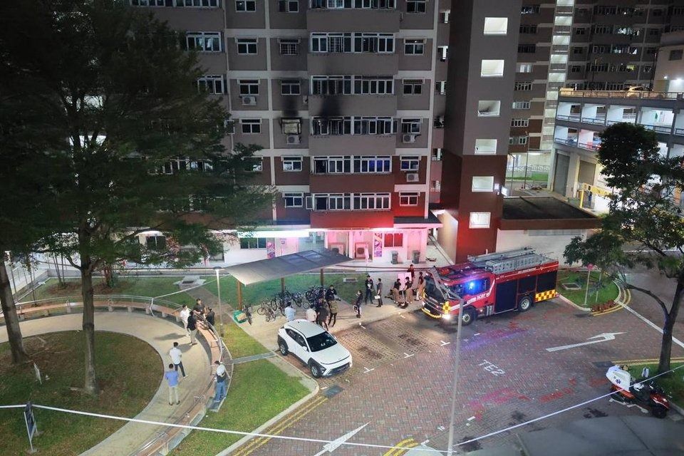 Mesmerizing 2 Taken To Hospital, 70 Evacuated After Fire In Bukit Panjang Flat Wallpaper for Your Screen Mesmerizing 2 Taken To Hospital, 70 Evacuated After Fire In Bukit Panjang Flat Wallpaper for Your Screen