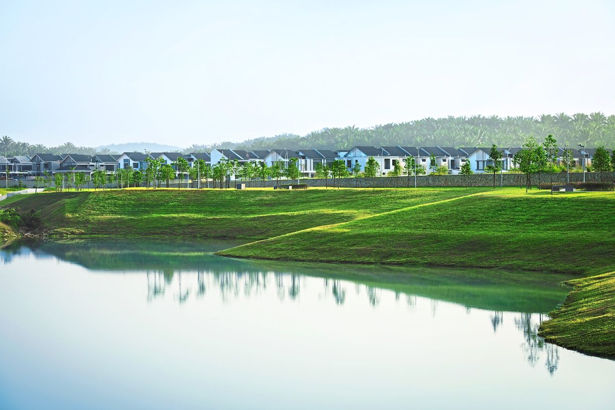 Imagine waking up to lush greenery, the gentle sounds of nature and unobstructed views of a lake—a daily luxury that sets Maison Parc residences apart.