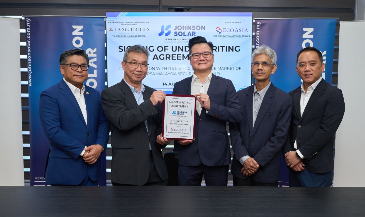 From left: Ku Mun Fong, head, corporate finance of TA Securities Holdings; Tah Heong Beng, executive director, operations; Johnson Chai Jeun Sian, managing director of JS Solar Holding; Datuk Ahmad Fauzi Hasan, independent non-executive chairman; and Kelvin Khoo, managing director of Eco Asia Capital Advisory